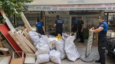 Bornova Belediyesi Zabıta Müdürlüğü ekipleri, kent düzenini sağlamak amacıyla Spotçular