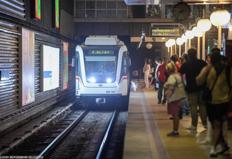 İzmir Büyükşehir Belediyesi toplu ulaşımda 14 Eylül 2026 Pazartesi günü