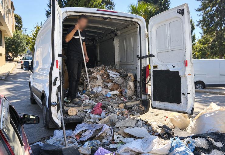 Buca Belediyesi, Seyhan Mahallesi’nde kaçak moloz dökümlerinin önüne geçmek amacıyla