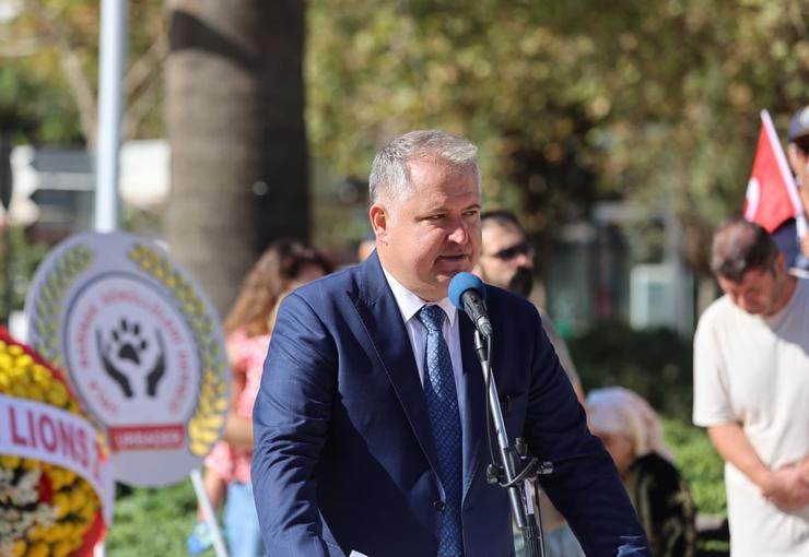 Urla’nın düşman işgalinden kurtuluşunun 104. yıl dönümü, düzenlenen törenlerle kutlandı.