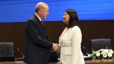 Geçtiğimiz günlerde AK Parti'ye katılan İzmir Foça Belediye Başkanı Saniye