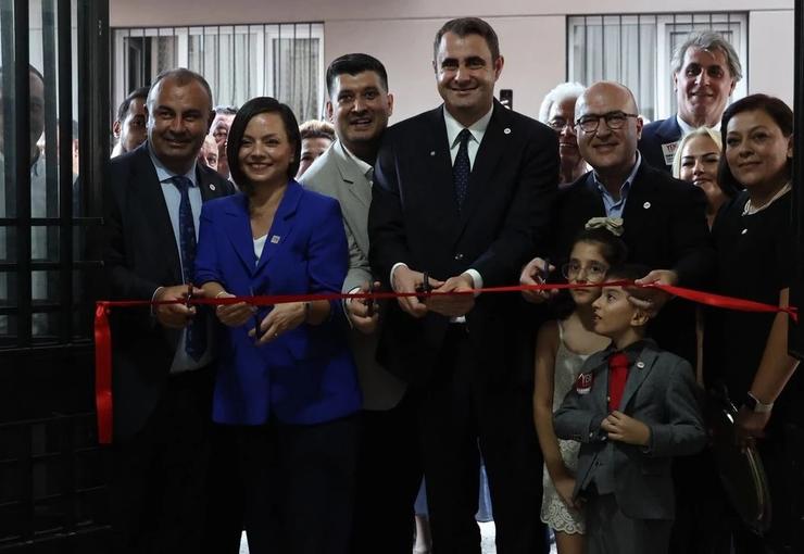 YENİ Parti Karabağlar İlçe Başkanlığı’nın binası  törenle açıldı. Açılışta