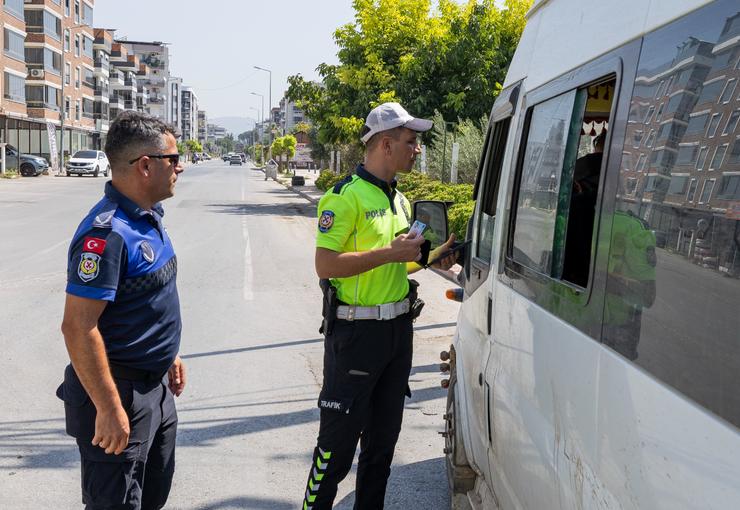 Yeni eğitim öğretim yılının ilk gününde kent genelinde ulaşımın aksamaması