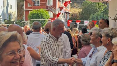 Marmaris Belediye Başkanı Acar Ünlü, düzenlenen resmi törenle YENİ Parti