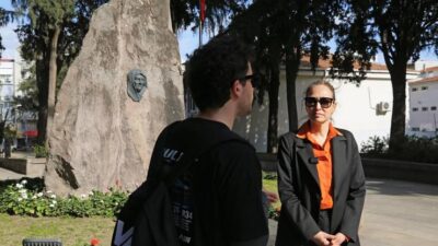 Karşıyaka Belediyesi tarafından düzenlenen ‘Atatürk’ün Adımlarıyla Karşıyaka’ turlarının ilk etabı