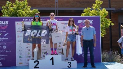 Ayvalık’ın kurtuluş coşkusu bu kez koşu parkurlarına taşındı.
