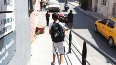 Yeni eğitim-öğretim yılında ihtiyaç sahibi aileleri yalnız bırakmayan Konak Belediyesi,