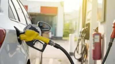 Akaryakıt fiyatlarında hareketlilik sürerken motorine yeni bir zam beklentisi gündeme