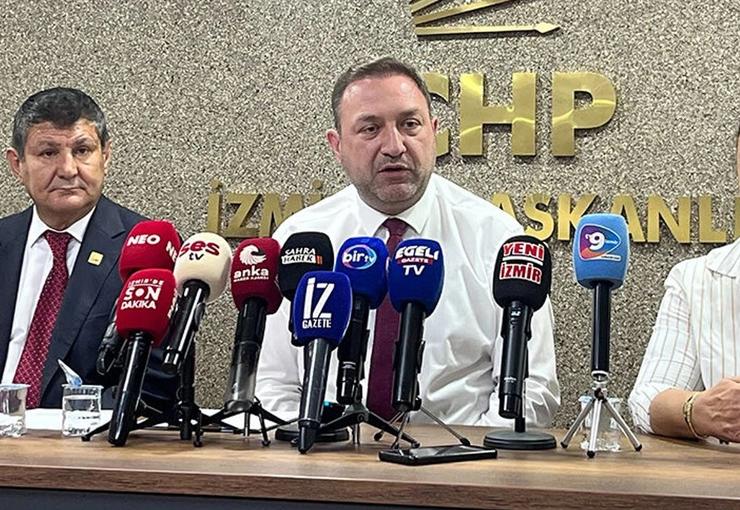CHP İzmir İl Başkanı Utku Gümrükçü, Foça Belediye Başkanı Saniye