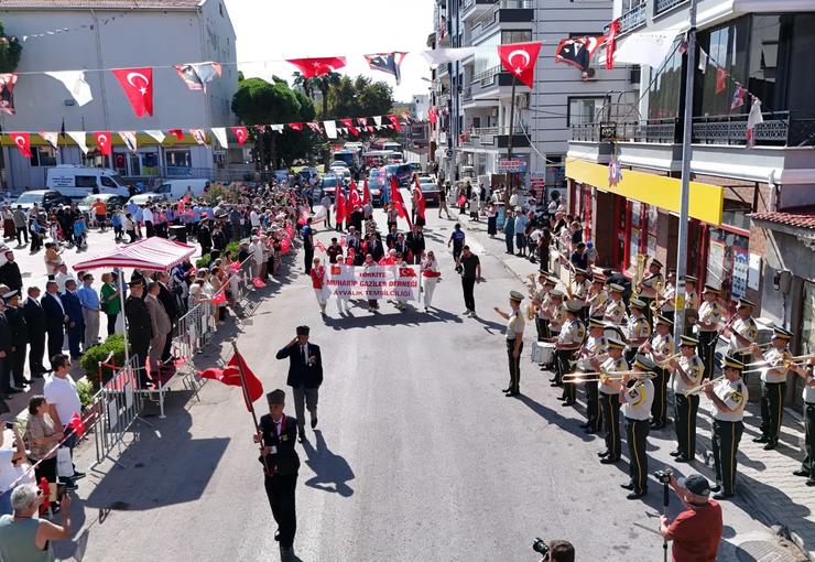 Altınova’da düşman işgalinden kurtuluşun 104. yıl coşkusu yaşandı. Sabah resmi