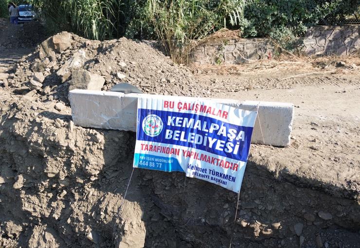 Kemalpaşa Belediyesi, üreticilerin tarım arazilerine güvenli ve kesintisiz ulaşımını sağlamak