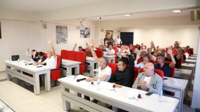Menderes Belediye Başkan V. Asuman Şen öncülüğünde gerçekleştirilen olağanüstü meclis