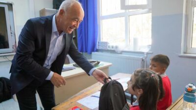 Seferihisar Belediyesi, yeni eğitim öğretim döneminde öğrencilerin ve ailelerin yanında