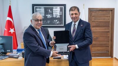 Rusya Federasyonu’nun Ankara Büyükelçisi Sergey Vershinin’i ağırlayan İzmir Büyükşehir Belediye