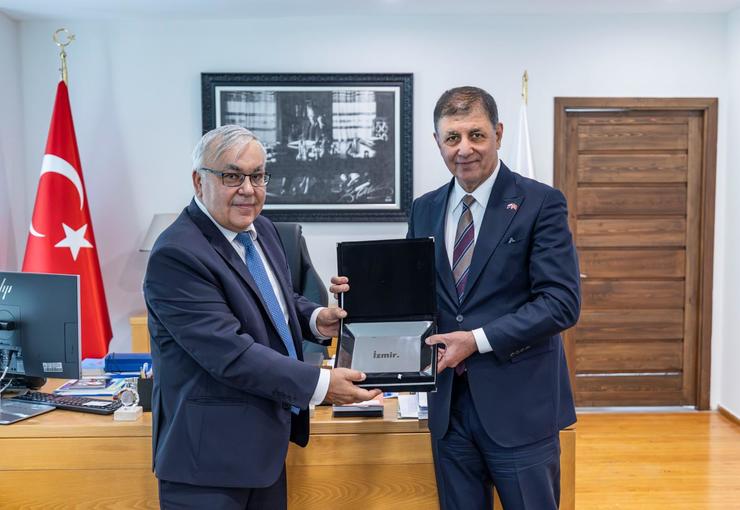 Rusya Federasyonu’nun Ankara Büyükelçisi Sergey Vershinin’i ağırlayan İzmir Büyükşehir Belediye