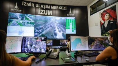 İzmir Büyükşehir Belediyesi, yeni eğitim-öğretim yılının başlamasıyla artan trafik hareketliliğini