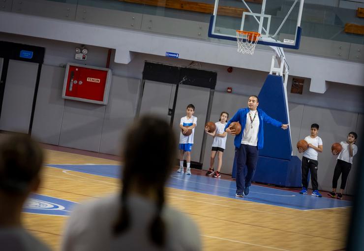 Konak Belediyesi’nin her yaştan vatandaşı sporla buluşturan Spor Okullarında yeni