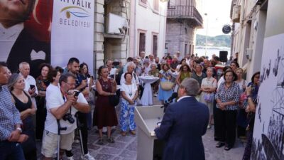 Ayvalık, sanat dünyasında önemli bir yere sahip Teoman Madra’nın eserleriyle