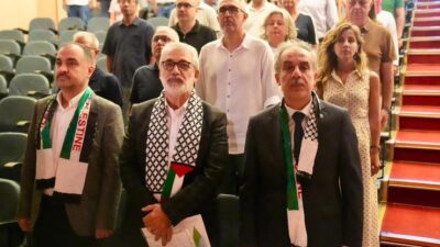 Ege Üniversitesinde düzenlenen etkinlikte, Gazze’de yaşanan insanlık dramına dikkat çekilirken;