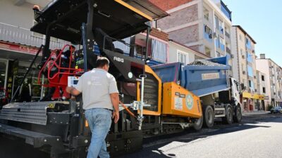 Manisa Büyükşehir Belediyesi, Selendi ilçe merkezindeki Atatürk Caddesi’nde altyapı çalışmalarının