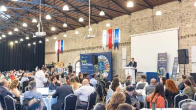 İzmir Büyükşehir Belediyesi’nin düzenlediği İzmir Gıda Sistemi Çalıştayı tüm paydaşların