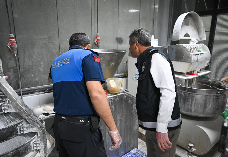 Okulların açılmasıyla birlikte Bornova genelinde çocukların sağlığını korumak amacıyla gıda