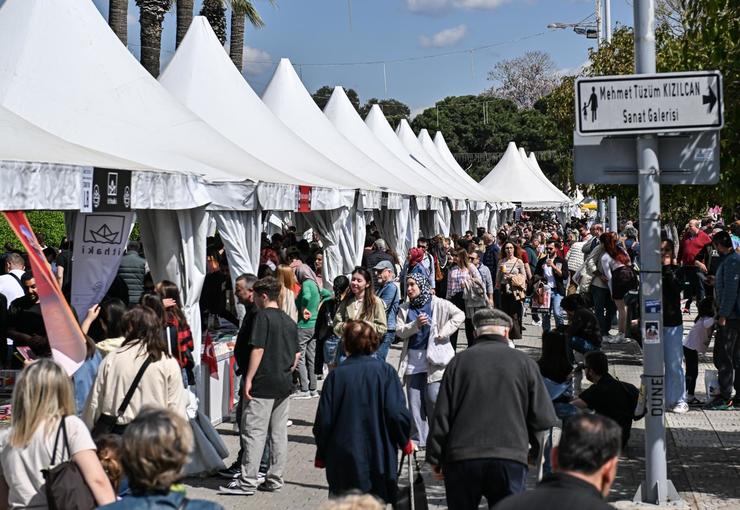 İzmir, dokuz gün boyunca kitap, edebiyat ve kültürle buluşmaya hazırlanıyor.