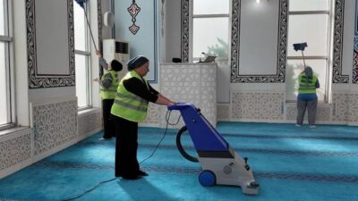 Menderes Belediyesi, ilçenin tüm camilerinde köşe bucak temizlik yapıyor.