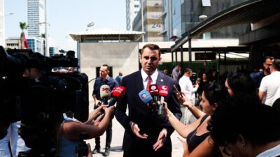 YENİ Parti İzmir Kurucu İl Başkanı Çağatay Güç, İzmir Adliyesi