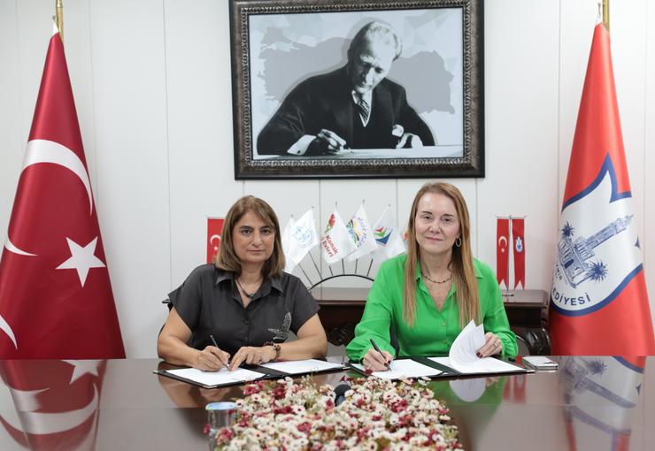 Konak Belediye Başkanı Nilüfer Çınarlı Mutlu, kadınların yaşam hakkını savunmak,