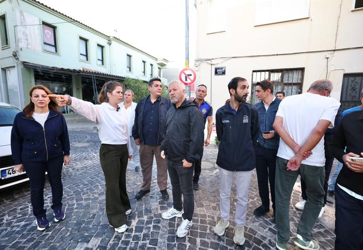 Çeşme Belediye Başkanı Lâl Denizli, başkan yardımcıları, ilgili birim müdürleri