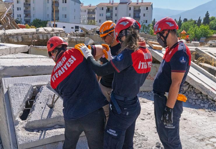 İzmir Büyükşehir Belediyesi İtfaiye Dairesi Başkanlığı, olası afetlere daha etkin