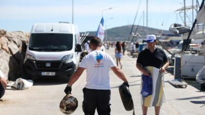 İzmir Büyükşehir Belediyesi, Uluslararası Kıyı Temizliği etkinlikleri kapsamında Çeşme Yıldızburnu