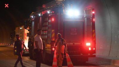 İzmir Büyükşehir Belediyesi İtfaiyesi ekipleri, Bayraklı Tünelleri’nin Çiğli istikametinde meydana