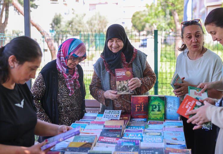 Buca Belediyesi’nin düzenlediği “Kitap Değişim Günleri” kapsamında bugüne kadar 35