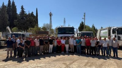 Menderes Belediyesi’nde Başkan Vekili Asuman Şen, şantiyelerde belediye çalışanları ile