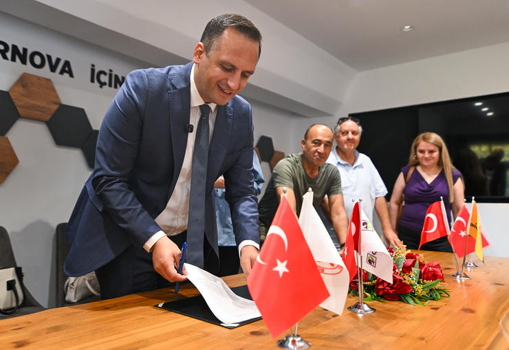Bornova Belediyesi ilçe sınırlarını aşarak İzmir genelindeki huzurevleri ve yaşlı