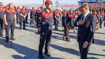 İzmir Büyükşehir Belediye Başkanı Dr. Cemil Tugay, itfaiye hizmetlerinin belediyeye