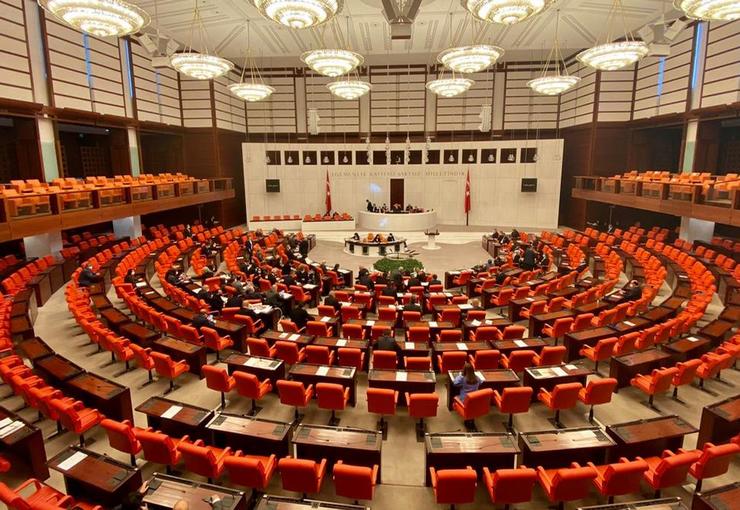TBMM'nin yeni yasama yılına başlamasıyla birlikte muhalefet partileri, kamuoyunda yankı