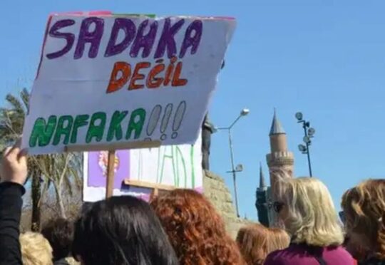 Anayasa Mahkemesi, Türk Medeni Kanunu'ndaki "süresiz nafaka" hükmünü iptal etti.