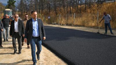 İlçedeki kronik yol sorunlarına neşter vuran Bornova Belediyesi, Karacaoğlan Mahallesi’nde