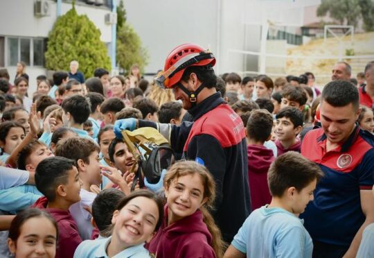 İtfaiye Haftası etkinlikleri kapsamında İzmir Büyükşehir Belediyesi İtfaiye Dairesi Başkanlığı