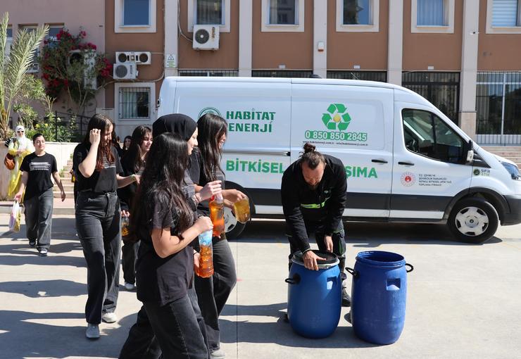 Buca Belediyesi’nin, çevre kirliliğinin önüne geçmek amacıyla başlattığı bitkisel atık