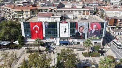 Menderes Belediyesi, ilçe genelinde moloz ve bahçe atıklarını topluyor.