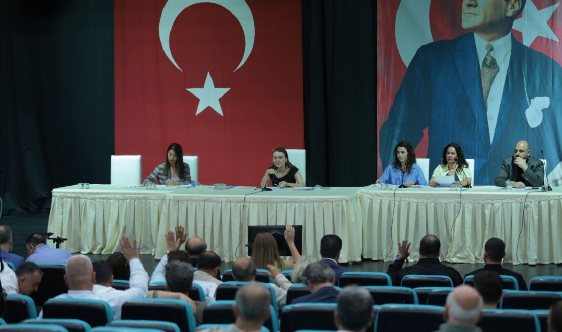 Konak Belediye Meclisi eylül ayı ilk birleşiminde konuşan Başkan Nilüfer