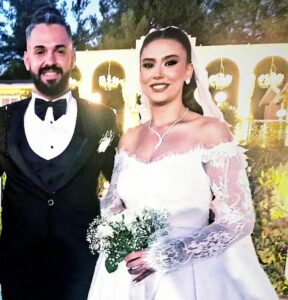 İzmir’in sosyal ve sanat çevresinden çok sayıda davetlinin katıldığı görkemli