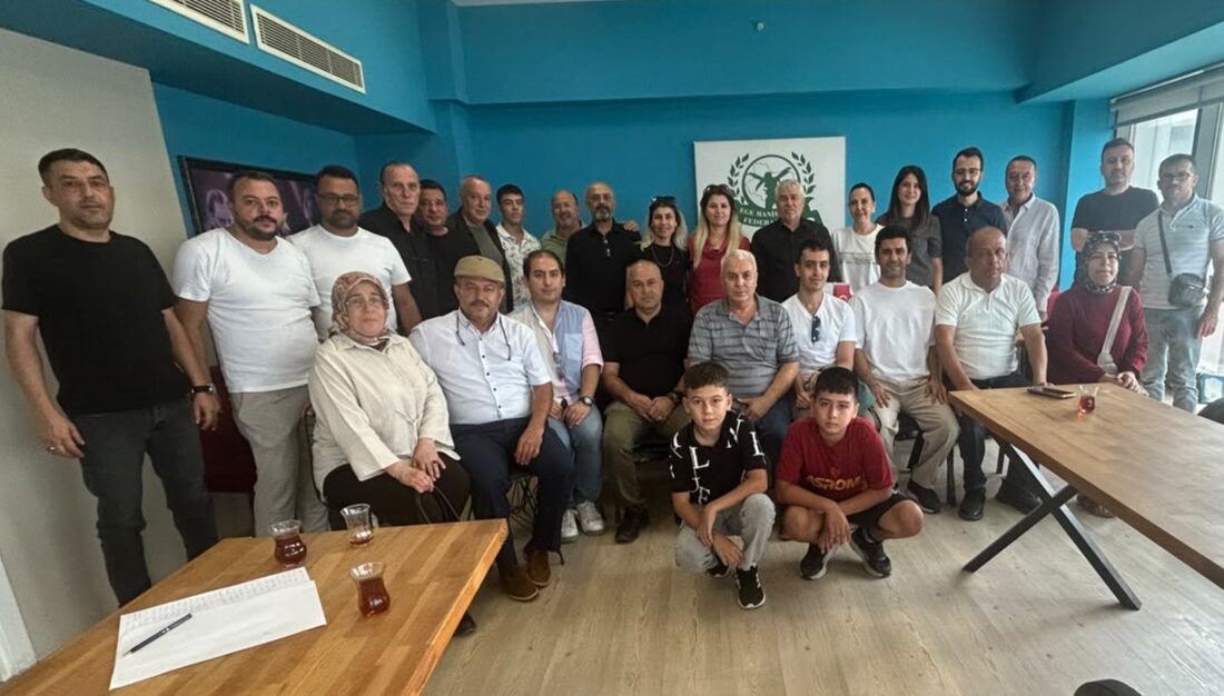 Manisalılar Federasyonu tarafından düzenlenen kahvaltı programında, Manisa’nın farklı ilçelerinden ve