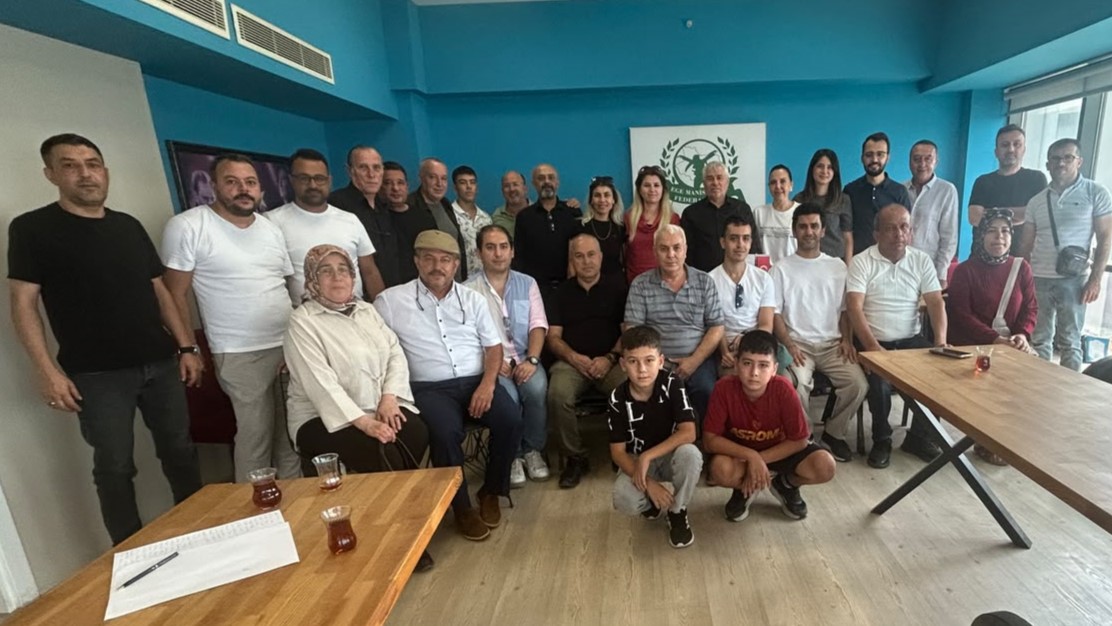 Manisalılar Federasyonu tarafından düzenlenen kahvaltı programında, Manisa’nın farklı ilçelerinden ve