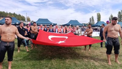 Kütahya’nın Pazarlar ilçesinde bu yıl ilk kez düzenlenen Pazarlar Yağlı
