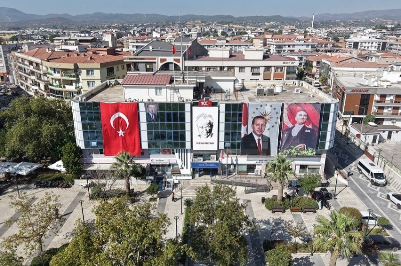 Menderes Belediyesi, Başkan V. Asuman Şen’in göreve gelişiyle birlikte temizlikte